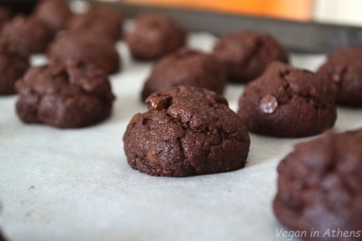 Vegan double chocolate cookies with olive oil - Βιγκαν μπισκότα σοκολάτας με ελαιόλαδο - Vegan in Athens 4