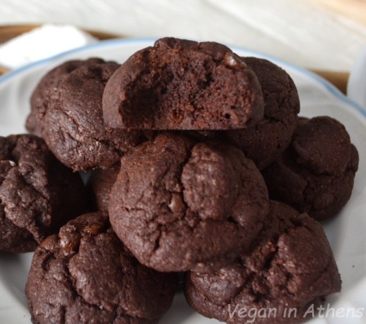 Vegan double chocolate cookies with olive oil - Βιγκαν μπισκότα σοκολάτας με ελαιόλαδο - Vegan in Athens